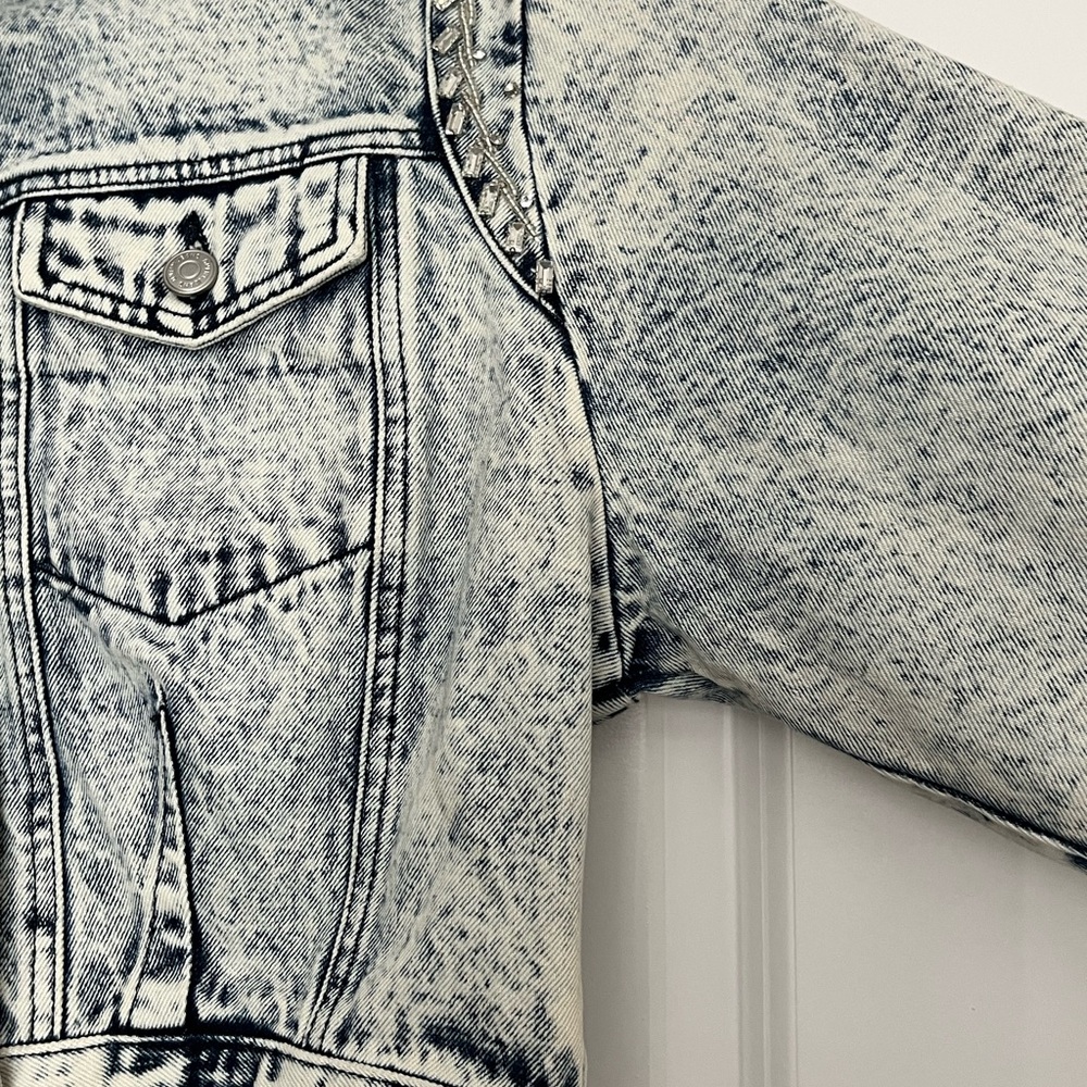 BlueB rhinestone crystal embellished acid wash blue cropped jean jacket sz S - Picture 5 of 7